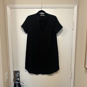 LUSH Black Crepe Short Sleeve V-Neck Pocket Shift Dress, Size SM
